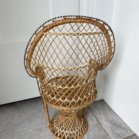 Wicker plant chair - Picture 3 of 4